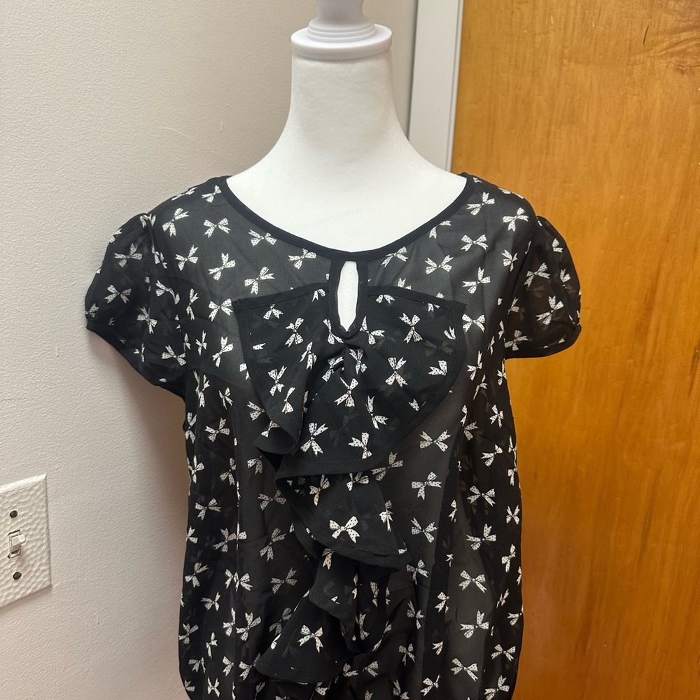 Wardrobe Black Ruffles w/Bow - Picture 1 of 3